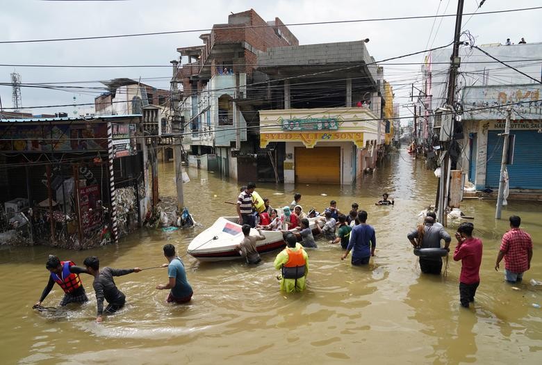Residents are evacuated from a flooded neighborhood after heavy rainfall in Hyderabad, the capital of the southern state of Telangana, India. REUTERS/Vinod Babu